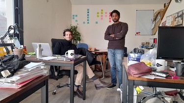 Die Gründer des Startups Disclose Mathias Destal (li) und Geoffroy Livolsi (re)  | Bild: BR/Suzanne Krause