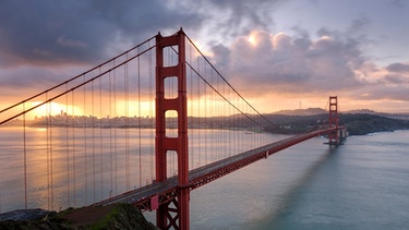 Die Golden Gate Bridge in San Francisco bei Sonnenaufgang | Bild: picture-alliance/dpa