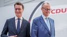 Hendrik Wüst (l.) neben CDU-Chef Merz nach einer Pressekonferenz in der Parteizentrale | Bild: dpa-Bildfunk/Michael Kappeler