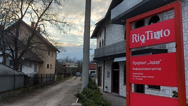 Zentrale des Bergbaukonzerns Rio Tinto im Westen Serbiens. | Bild: BR/Christoph Kersting