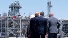 Präsident Trump besucht im April 2019 das neue LNG-Flüssiggas-Export-Terminal in Louisiana | Bild: picture alliance/ZUMA Press