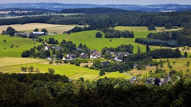 Ansicht auf einen Ortsteil von Waldbröl in Nordrhein-Westfalen | Bild: picture alliance / blickwinkel/S. Ziese | S. Ziese