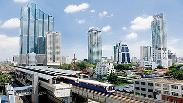 Blick auf Hochhäuser in Bangkok und dem Skytrain | Bild: Siemens