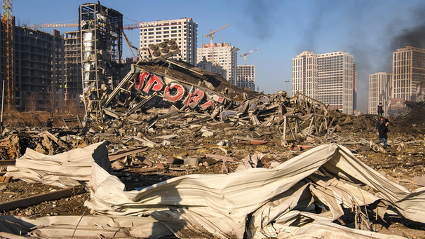 Zerstörungen im Russland-Ukraine-Krieg in Kiew | Bild: picture alliance / NurPhoto | Maxym Marusenko