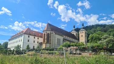 Das Kloster Plankstetten in Franken betreibt ökologische Landwirtschaft und hat es geschafft, sich weitesgehen autark mit Energie zu versorgen. | Bild: BR/Andrea Roth