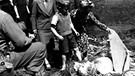 KZ Flossenbürg: US-Soldaten konfrontieren Deutsche mit Nazi-Gräueln | Bild: National Archives Washington / KZ-Gedenkstätte Flossenbürg