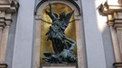 Figurengruppe an der Fassade Münchner Kirche Sankt Michael | Bild: BR / Ernst Eisenbichler