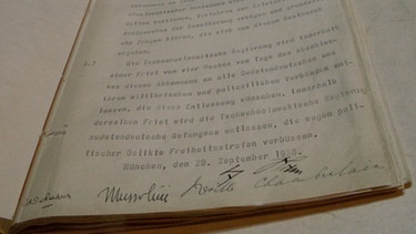 Das unterzeichnete Münchner Abkommen | Bild: BR / Stefan Primbs