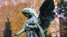 Engelsstatue auf einem Friedhof | Bild: picture-alliance/dpa