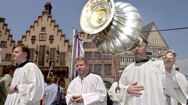 Fronleichnamsprozession beim Evangelischen Kirchentag 2001 | Bild: picture-alliance/dpa