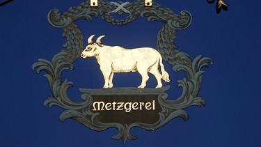 Ochse auf Metzgerei-Schild | Bild: picture-alliance/dpa