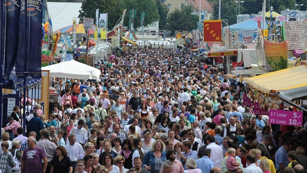 Besuchermassen beim Gäubodenfest | Bild: picture-alliance/dpa