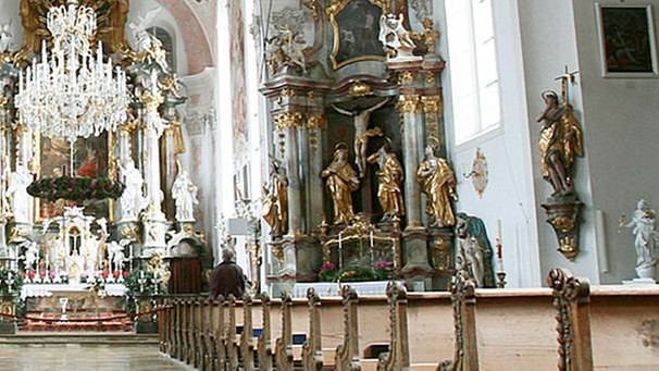 Kreuzaltar in St. Peter und Paul in Oberammergau | Bild: picture-alliance/dpa