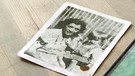 Der bildende Künstler Alfred Ullrich auf einem Familienfoto mit seiner Mutter. | Bild: BR