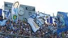 Fans des TSV 1860 München im Grünwalder Stadion in München vor der Anzeigetafel | Bild: picture-alliance/dpa
