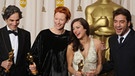Tilda Swinton erhält 2008 den Oscar für ihre Rolle in "Michael Clayton" | Bild: picture-alliance/dpa
