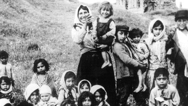 Roma-Großfamilie in der Tschechoslowakei 1936 | Bild: picture-alliance/dpa