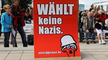 Storch Heinar auf Wahlplakat | Bild: picture-alliance/dpa