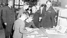 Ausstellung "Das Jugendbuch" 1946 im Münchner Haus der Kunst | Bild: picture-alliance/dpa