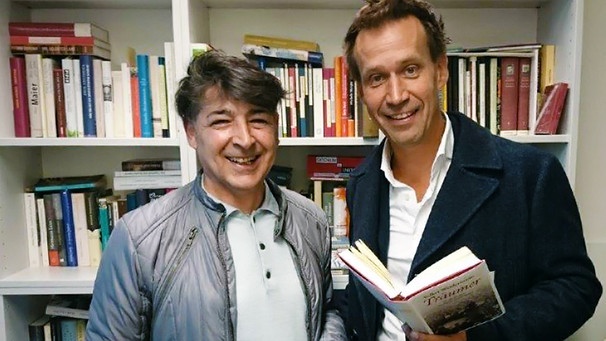 Autor und Literaturkritiker Volker Weidermann mit Antonio Pellegrino (BR radioTexte, links im Bild) | Bild: Antonio Pellegrino