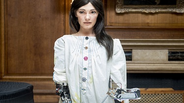 Weltweit erster humanoider Künstler-Roboter | Bild: picture-alliance/dpa