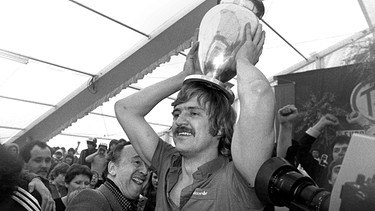 Kurt Klühspiess 1979 mit dem Europapokal | Bild: picture-alliance/dpa