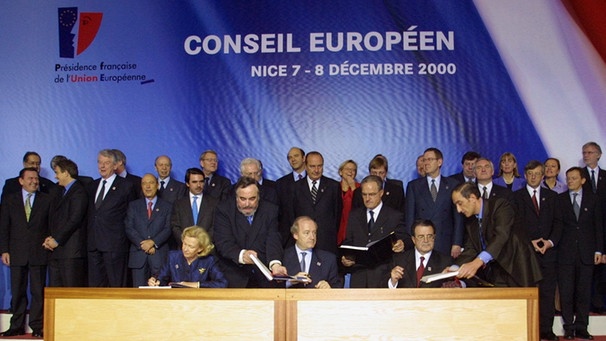 Unterzeichnung der EU-Grundrechte-Charta am 07.12.2000 in Nizza | Bild: picture-alliance/dpa