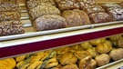 Brotangebot in einer Bäckerei | Bild: picture-alliance/dpa