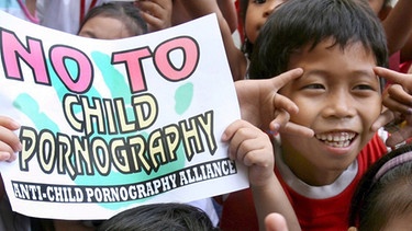 Kinder demonstrieren auf den Philippinen | Bild: picture-alliance/dpa