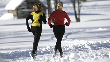 Joggerinnen im Schnee | Bild: picture-alliance/dpa