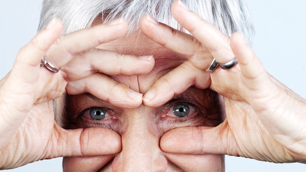 Ältere Frau mit grauen Haaren | Bild: colourbox.com