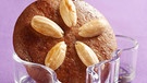 Lebkuchen mit Mandelverzierung | Bild: picture-alliance/dpa