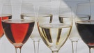 Weißwein, Rotwein und Rosé im Glas | Bild: picture-alliance/dpa