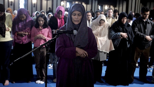 Amina Wadud beim Freitagsgebet am 18. März 2005 in New York City | Bild: epa/Stephan Chernin