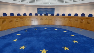  Der Gerichtssaal, aufgenommen am 22.04.2013 im Europäischen Gerichtshof für Menschenrechte (EGMR) in Straßburg, Frankreich | Bild: picture-alliance/dpa/Reiner Jensen