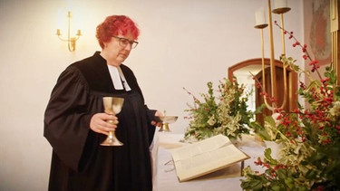 Katholische Theologin wird evangelische Pfarrerin | Bild: BR