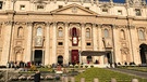 Der mit Bluemen geschmücke Petersplatz an Ostern in Rom | Bild: BR/ Elisabeth Möst