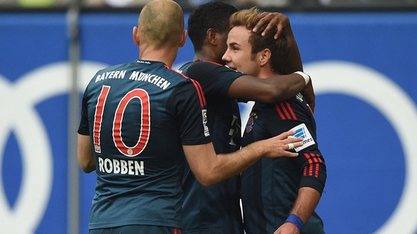  Bayerns Mario Götze (r) jubelt mit Bayerns David Alaba (M) und Bayerns Arjen Robben nach seinem Treffer | Bild: dpa-Bildfunk