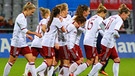 Jubelnde Bayernspielerinnen nach dem 4:0-Sieg | Bild: imago/Lackovic