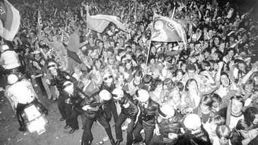 Bildunterschrift: 9. Juni 1979: Ausschreitungen nach dem Bundesligaspiel Hamburger SV - FC Bayern München | Bild: picture-alliance/dpa