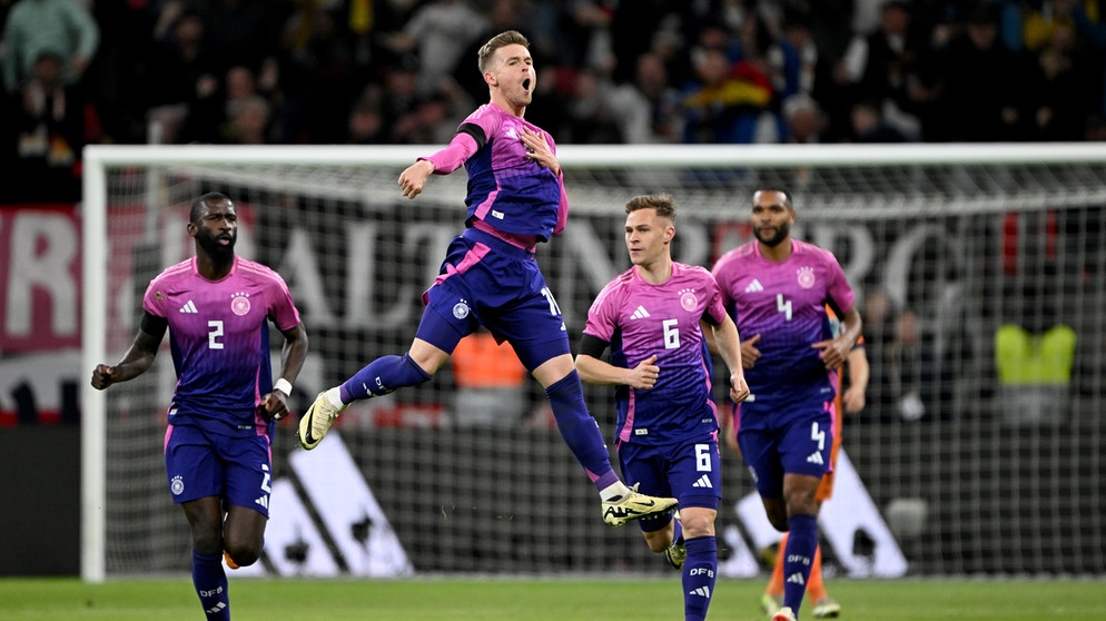 Maximilian Mittelstädt bejubelt sein Tor beim 2:1-Sieg der DFB-Elf gegen die Niederlande | Bild: picture-alliance/dpa