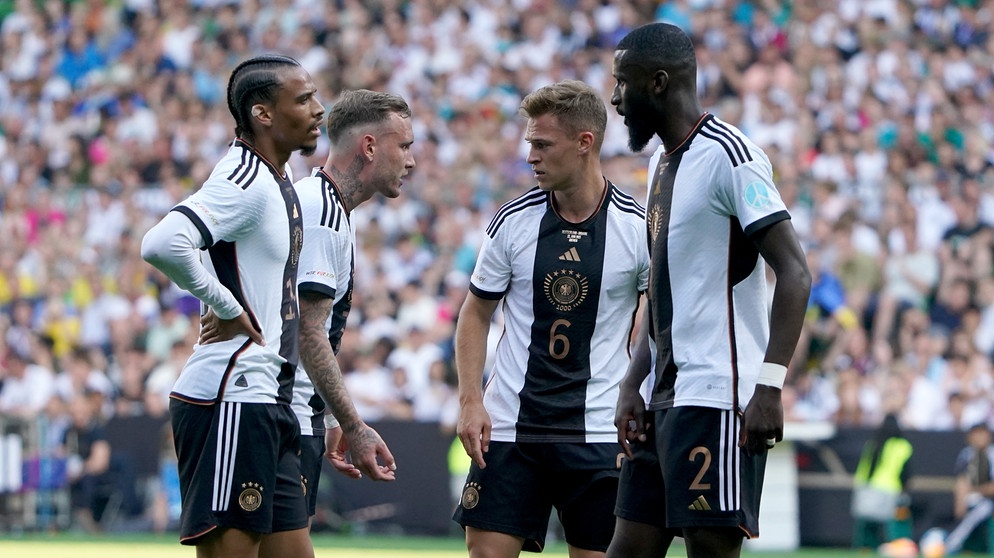 Ratlose Gesichter bei den DFB-Kickern nach dem 3:3 gegen die Ukraine. | Bild:  picture alliance/dpa/Marcus Brandt