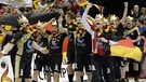 Handball-Weltmeister mit Brand-Schnauzbärten | Bild: picture-alliance/dpa