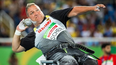 Daniel Scheil beim paralympischen Kugelstoßwettbewerb | Bild: dpa-Bildfunk