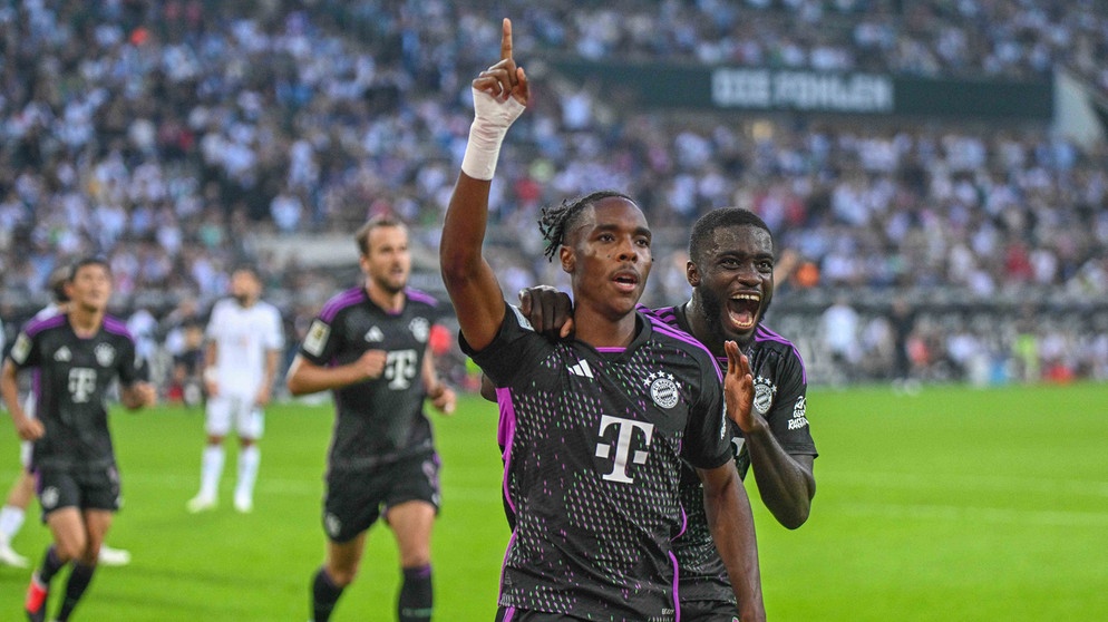 FC-Bayern-Jubel nach Mathys Tels Treffer zum 2:1 bei Borussia Mönchengladbach | Bild: picture-alliance/dpa