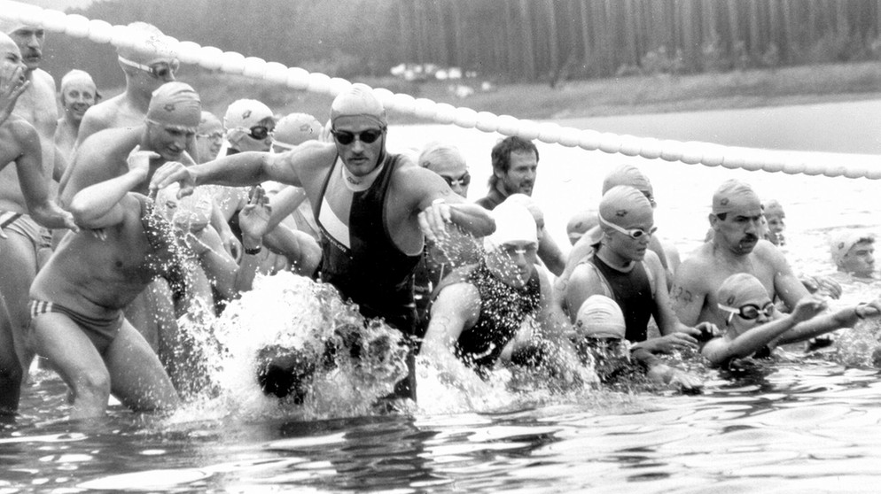 Schwimmstart beim Triathlon Roth 1984 | Bild: Hans Pühn