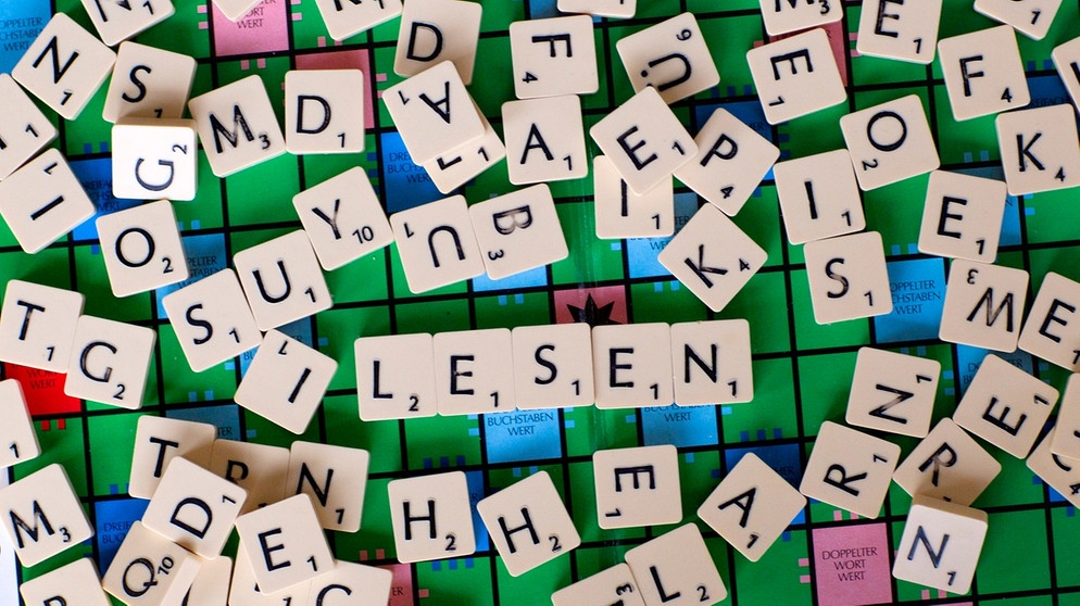 Scrabble-Buchstaben bilden "Lesen" | Bild: picture-alliance/dpa