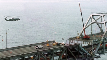 Erdbeben 1989: teilweise zusammengebrochene Bay Bridge in San Francisco | Bild: picture-alliance/dpa
