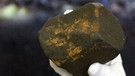 Erstes gefundenes Bruchstück des Meteoriten bei Neuschwanstein | Bild: picture-alliance/dpa