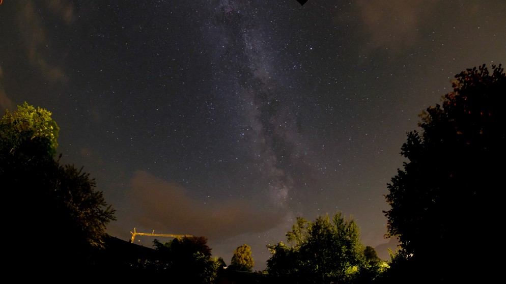 Milchstraße im Juli über Lengries. Zeitraffer (Timelapse) aus Einzelbildern | Bild: Robert Kukuljan